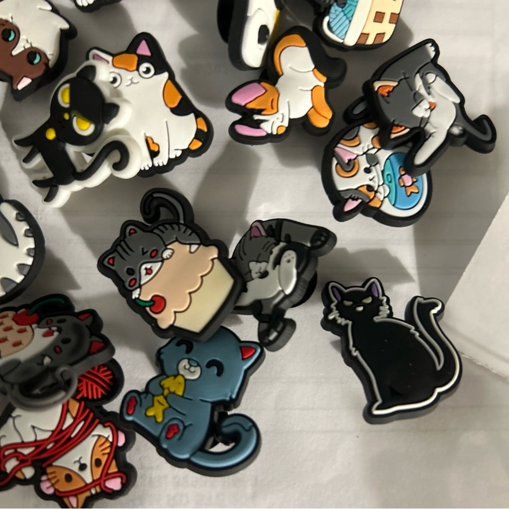 Assorted Cat Shoe Charms - Picture 4 of 5